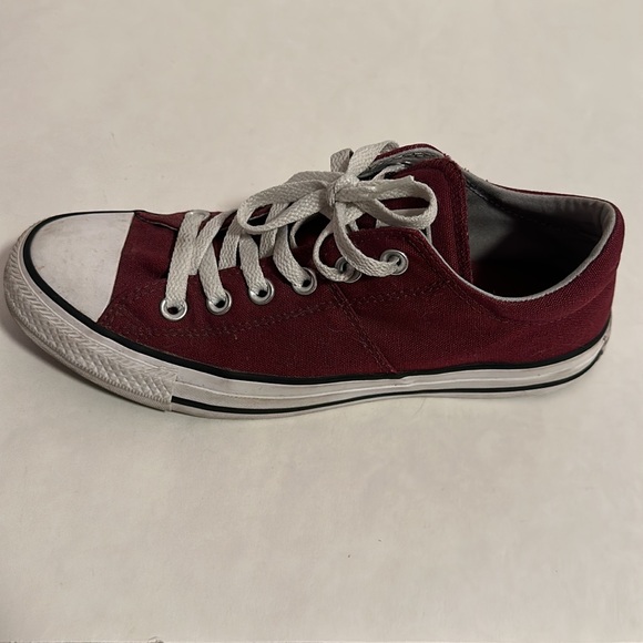 Converse All Star Sneakers Burgundy Women’s Size 8 - Picture 2 of 10